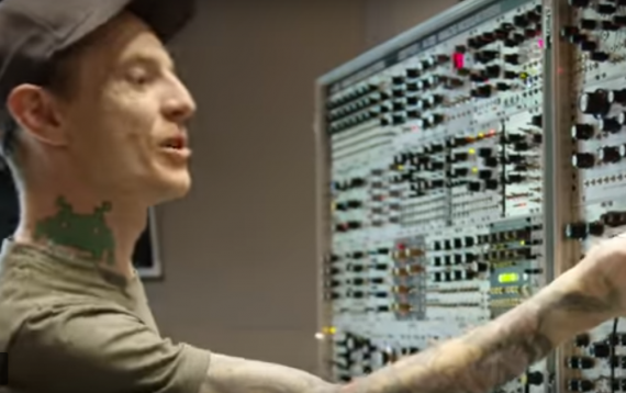 DEADMAU5 INVITES YOUTUBE DUDE TO MANSION AND YOU WON'T BELIEVE THE TECH!